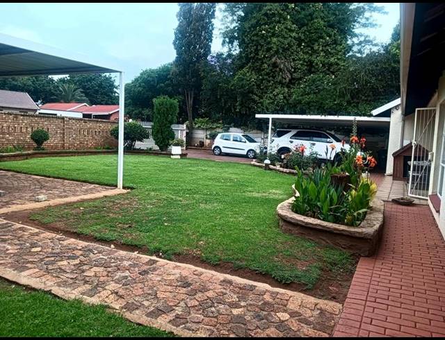 4 BEDROOM HOUSE FOR SALE IN PARKRAND